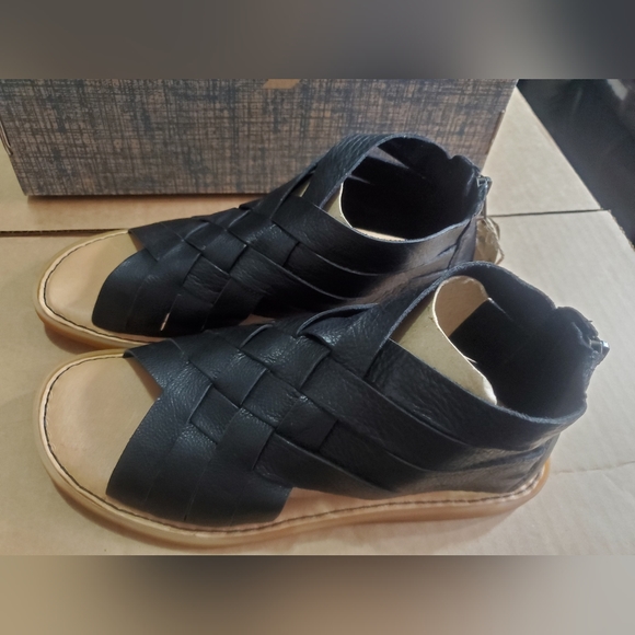 Born Iwa Woven - Womens 7 Black Sandal Medium - Picture 9 of 16